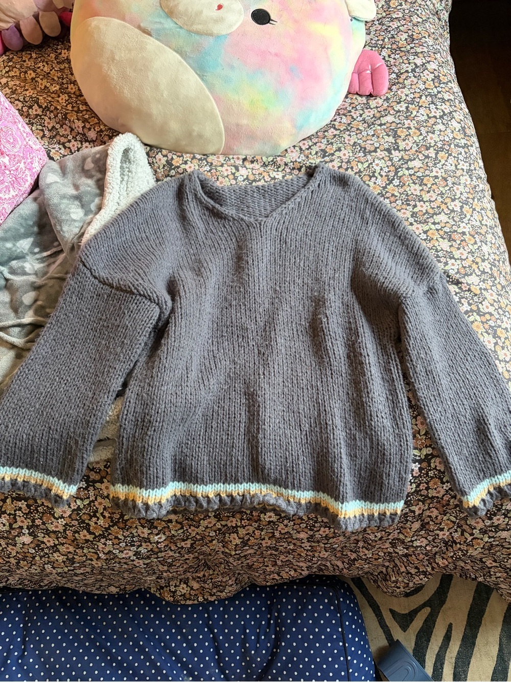 Cozy Gray V-Neck Women's Sweater with Contrast Trim